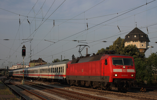 120 131-8 im Hbf Weinheim | #22538